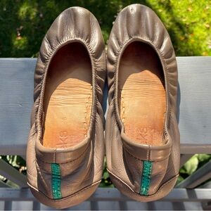 Tieks by Gavrieli Taupe Flats, Size 8 in fair condition